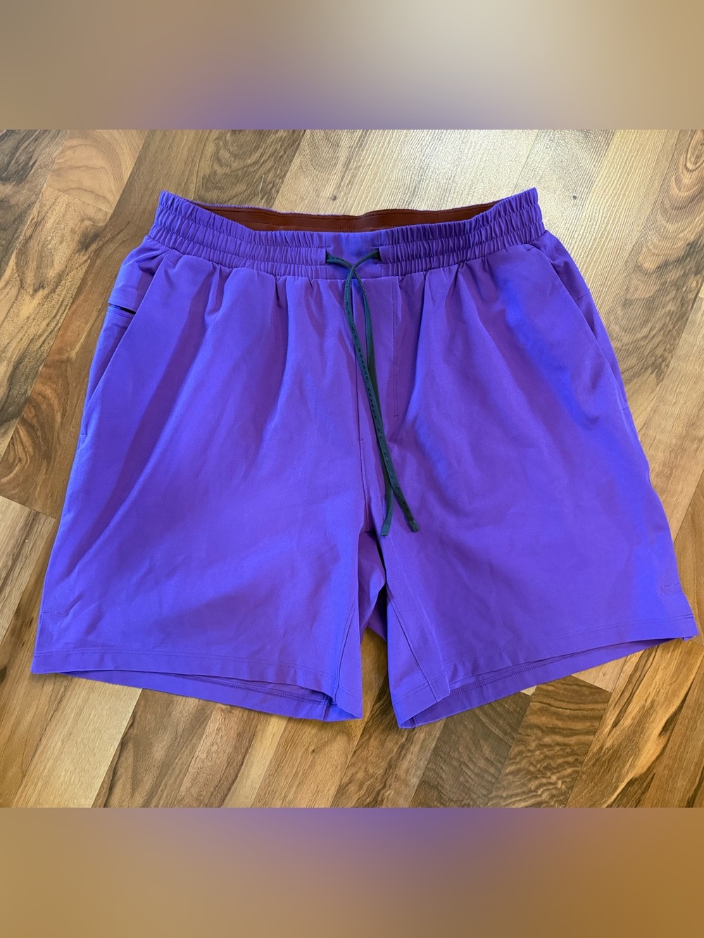Lululemon Athletica Men's Pool Shorts bright purple swim trunks size medium exc